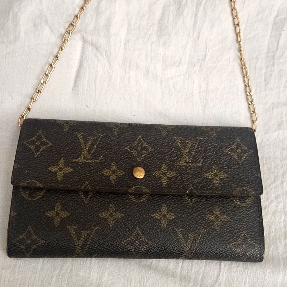 Louis Vuitton Vintage International  Monogram Wallet W Gold Chain & Pouch EUC - Picture 3 of 9